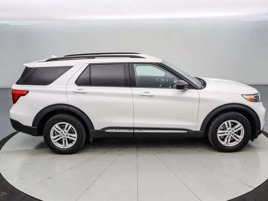 2022 Ford Explorer XLT photo 1