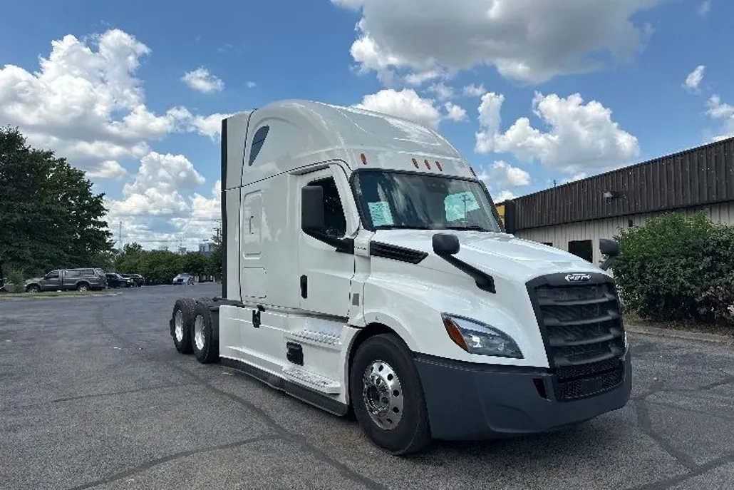 2020 Freightliner Cascadia 126" Sleeper Cab photo 1