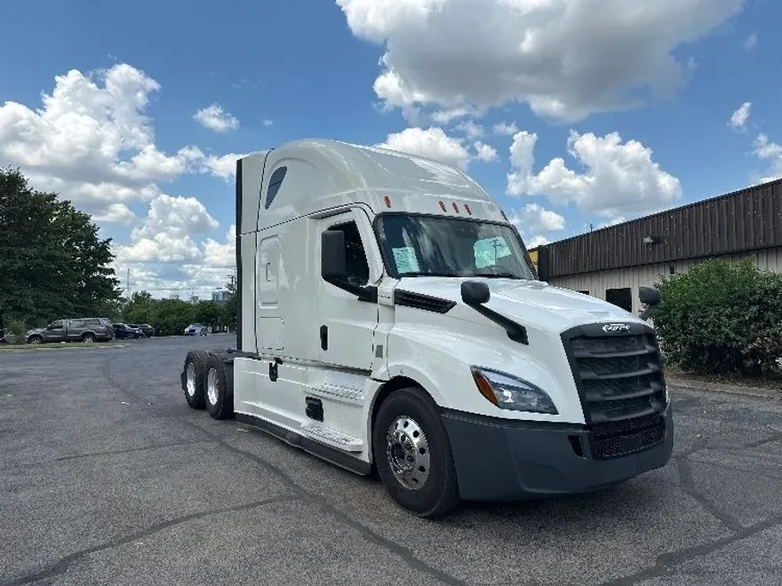 2020 Freightliner Cascadia 126" Sleeper Cab photo 1
