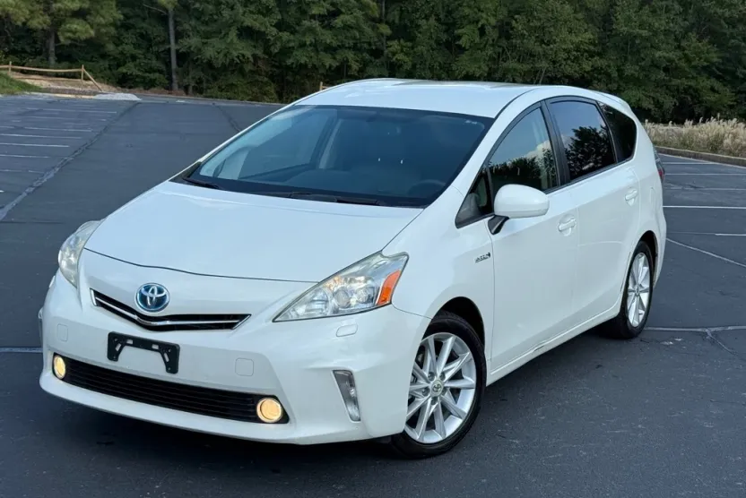 2012 Toyota Prius V Two photo 1