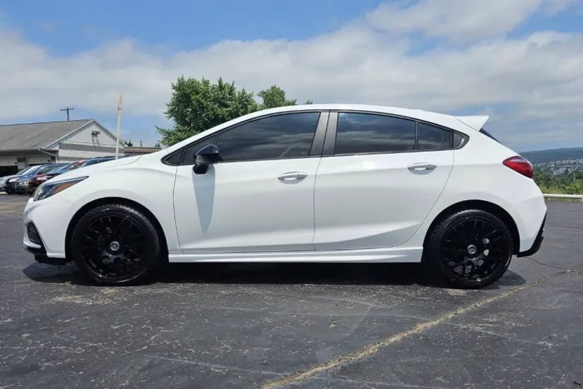 2018 Chevrolet Cruze LT photo 1