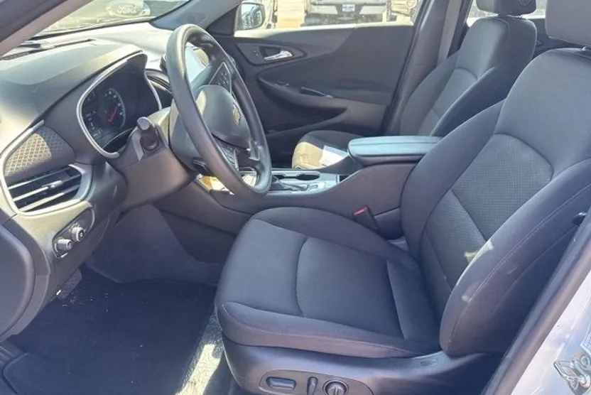 2024 Chevrolet Malibu 1LT photo 1