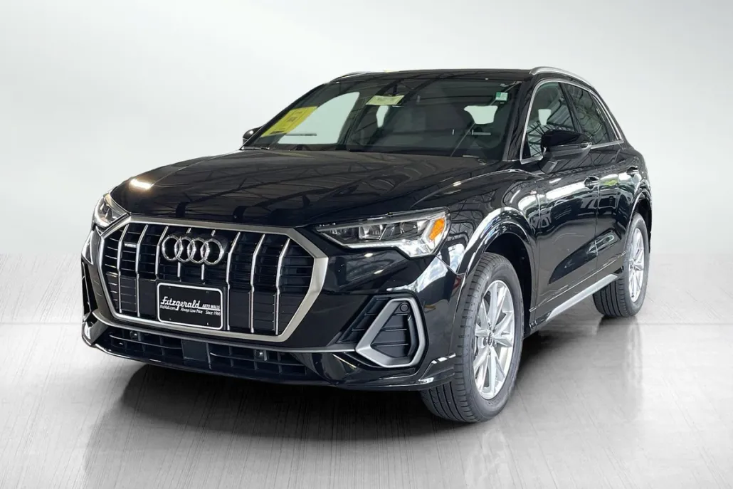 2023 Audi Q3 45 TFSI S line Premium photo 1