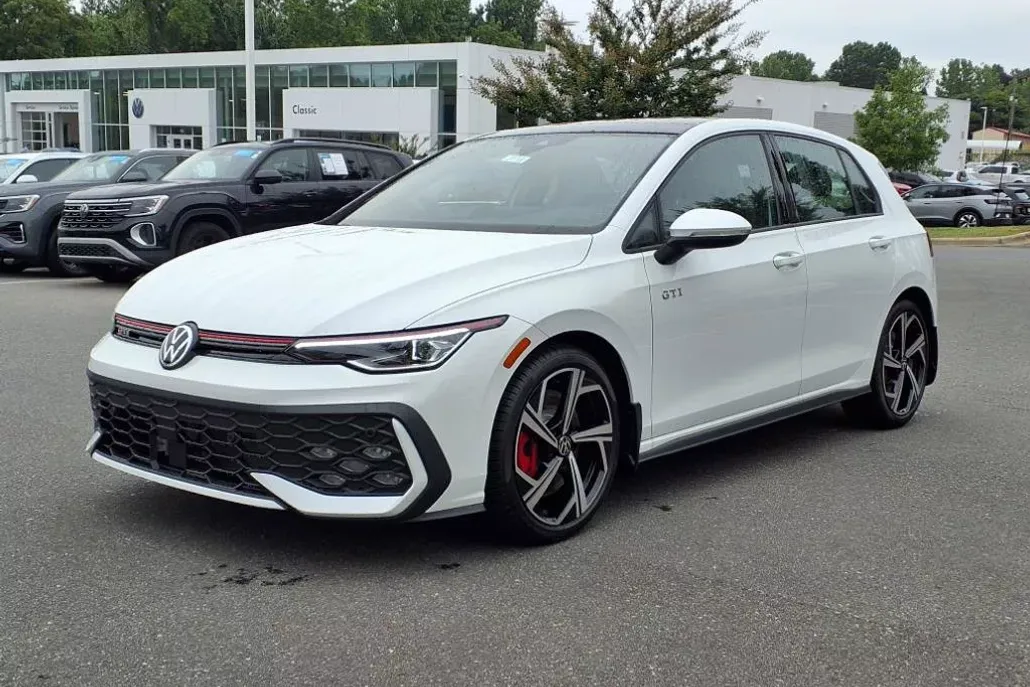 2025 Volkswagen Golf GTI SE photo 1