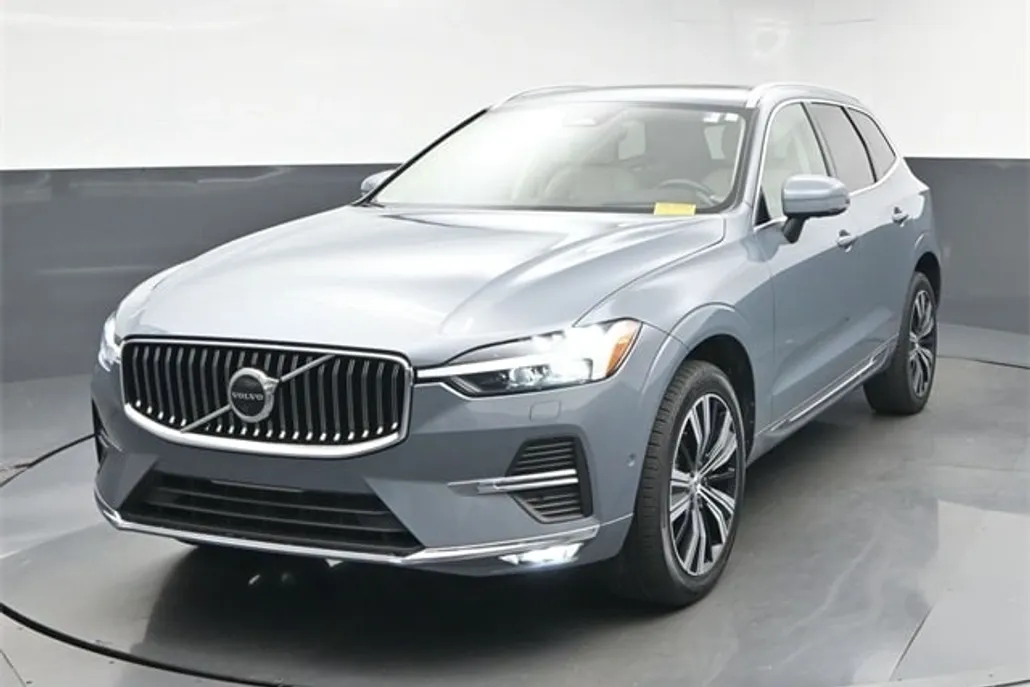 2022 Volvo XC60 B5 Inscription photo 1