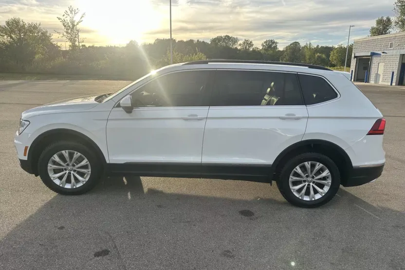 2018 Volkswagen Tiguan SEL photo 1