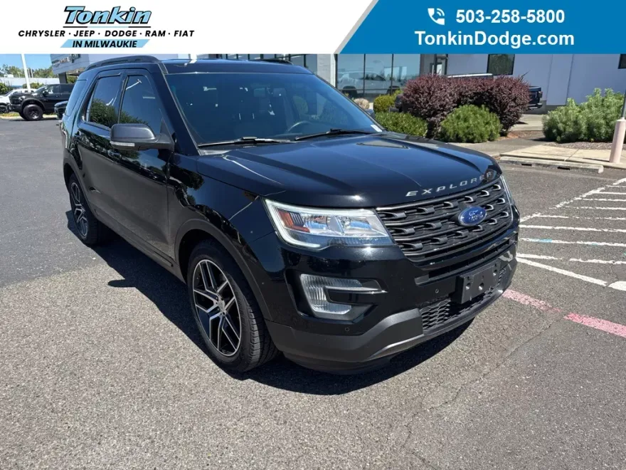 2017 Ford Explorer XLT photo 1