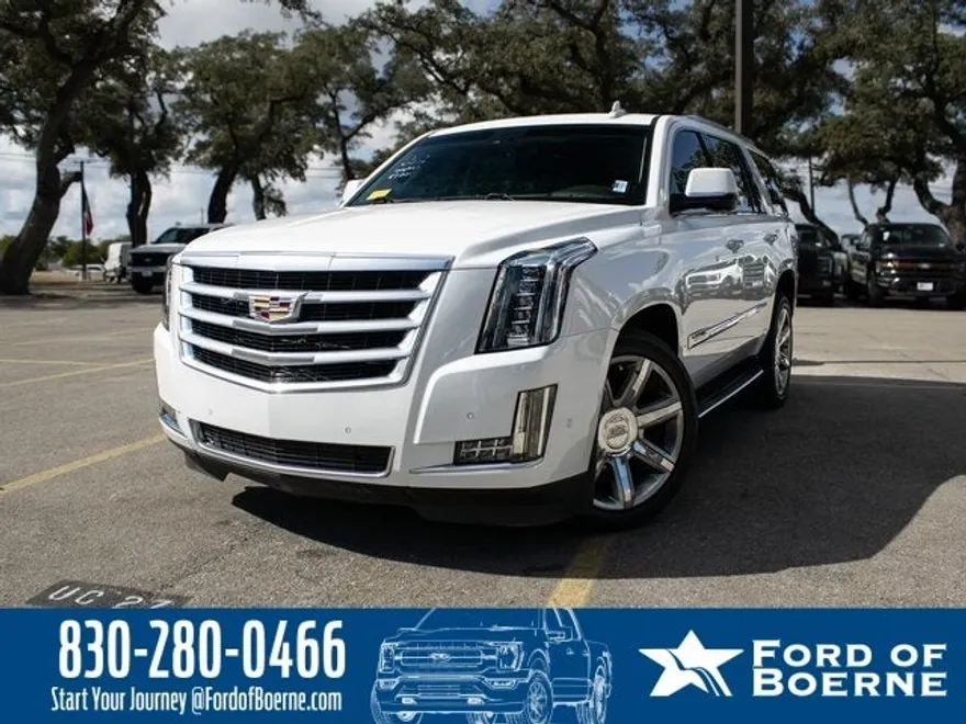 2017 Cadillac Escalade Luxury photo 1