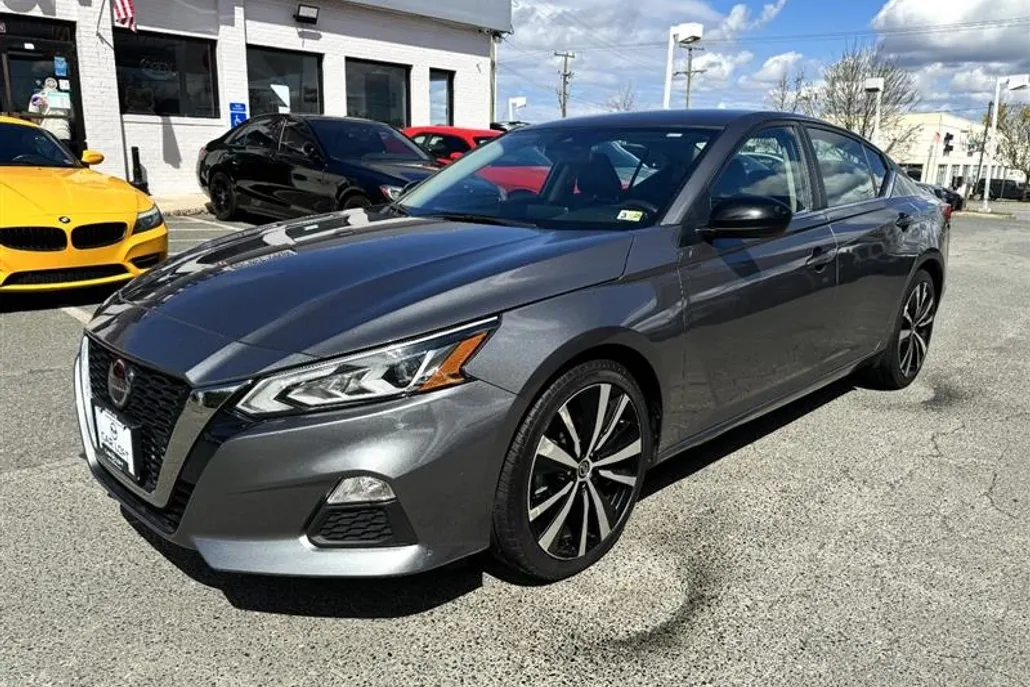 2022 Nissan Altima 2.5 SR photo 1