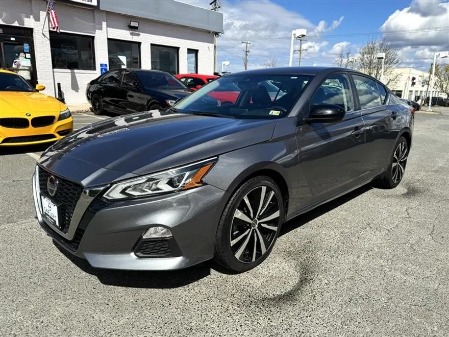 2022 Nissan Altima 2.5 SR photo 1