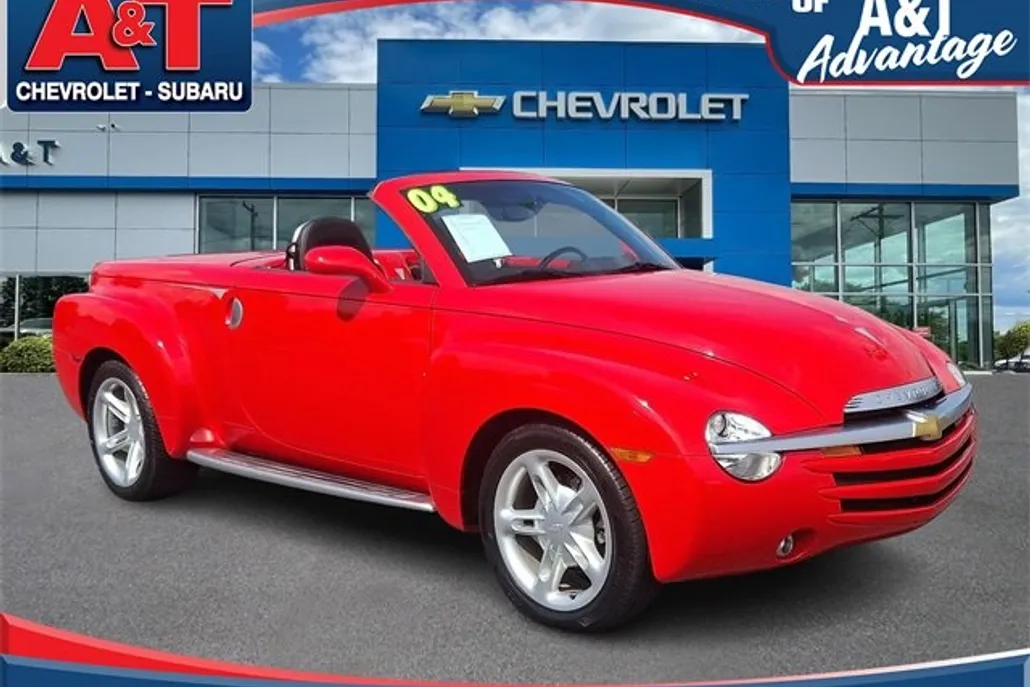 2004 Chevrolet SSR Base photo 1