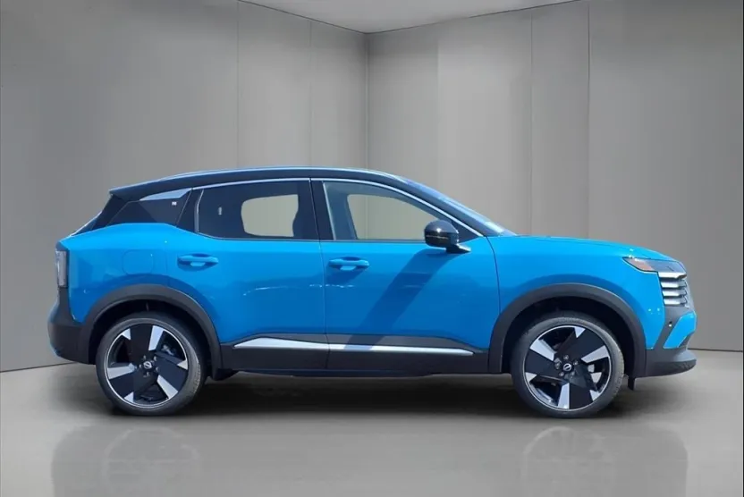 2025 Nissan Kicks SR photo 1