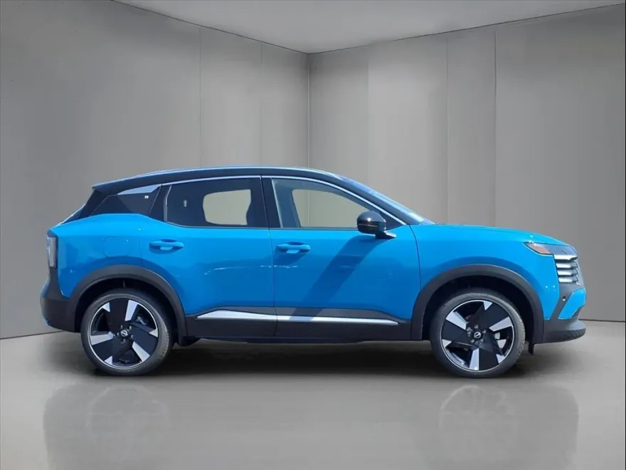 2025 Nissan Kicks SR photo 1