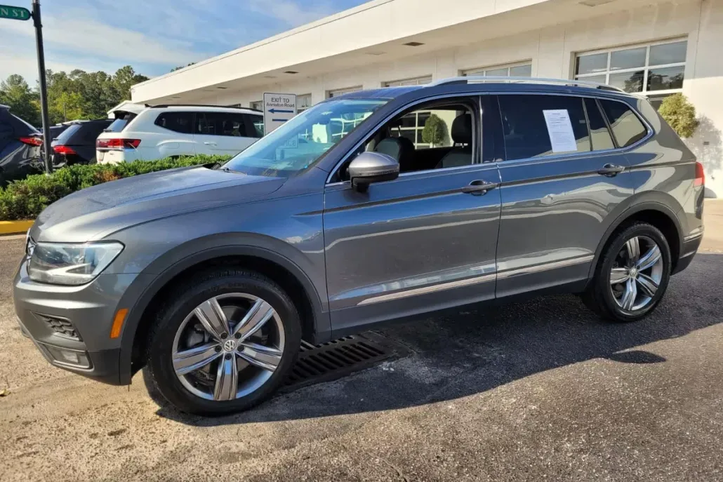 2020 Volkswagen Tiguan SEL photo 1