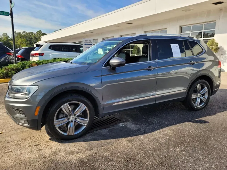 2020 Volkswagen Tiguan SEL photo 1