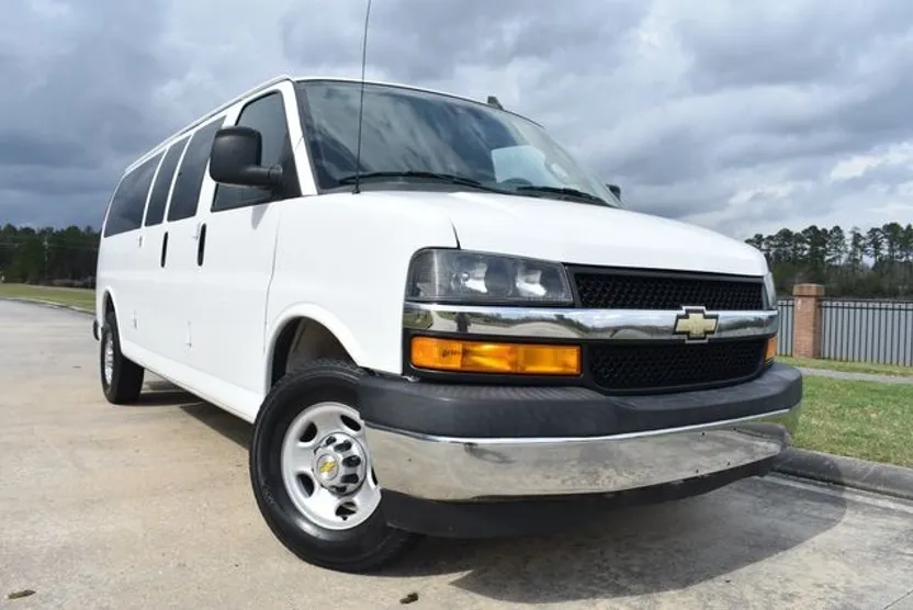 2020 Chevrolet Express LT 3500 photo 1