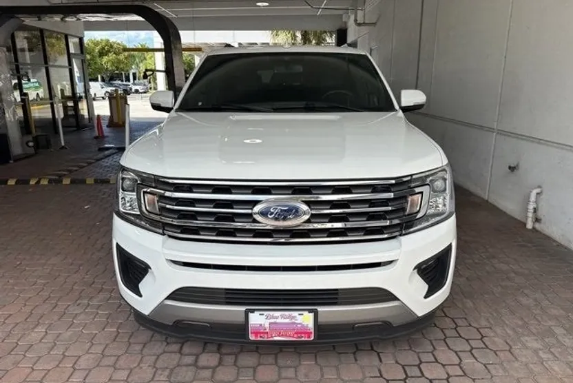 2021 Ford Expedition XLT photo 1