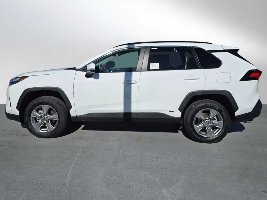 2025 Toyota RAV4 Hybrid XLE photo 1