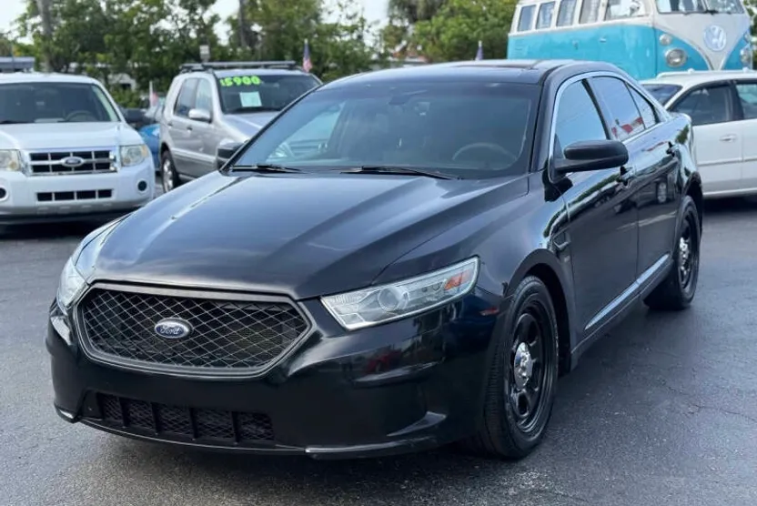 2013 Ford Taurus photo 1