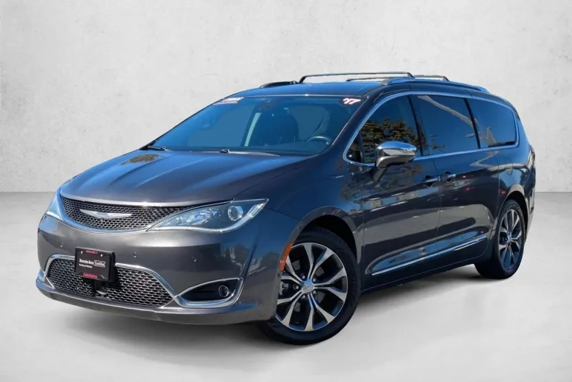 2017 Chrysler Pacifica Limited photo 1