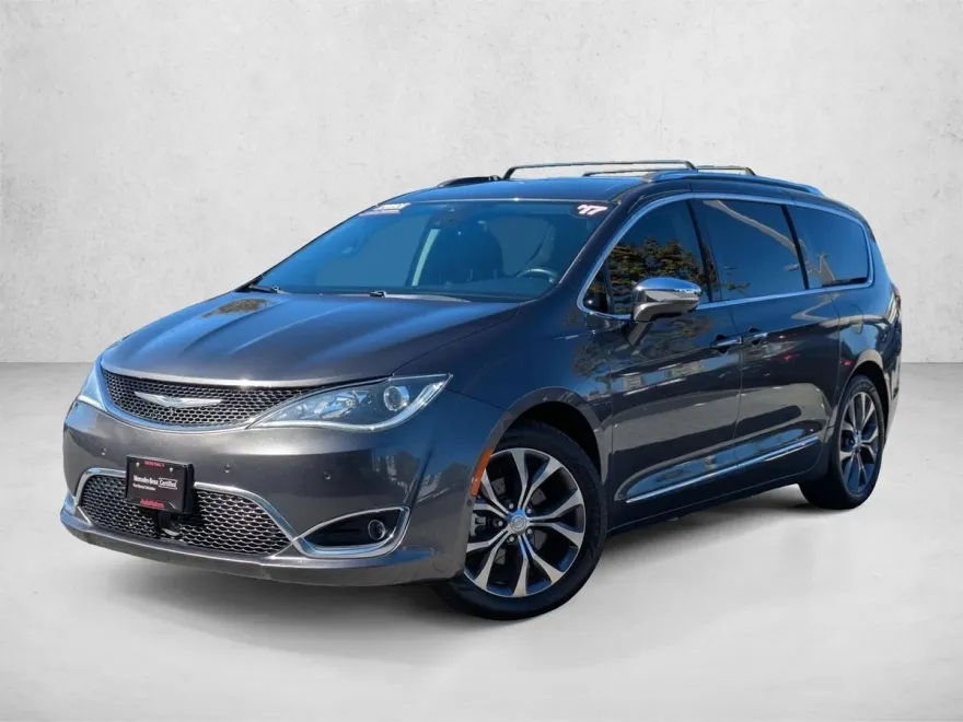 2017 Chrysler Pacifica Limited photo 1