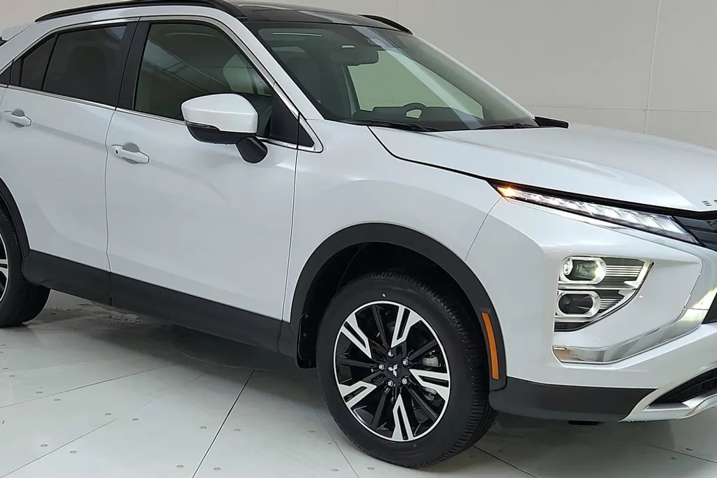 2024 Mitsubishi Eclipse Cross SE photo 1