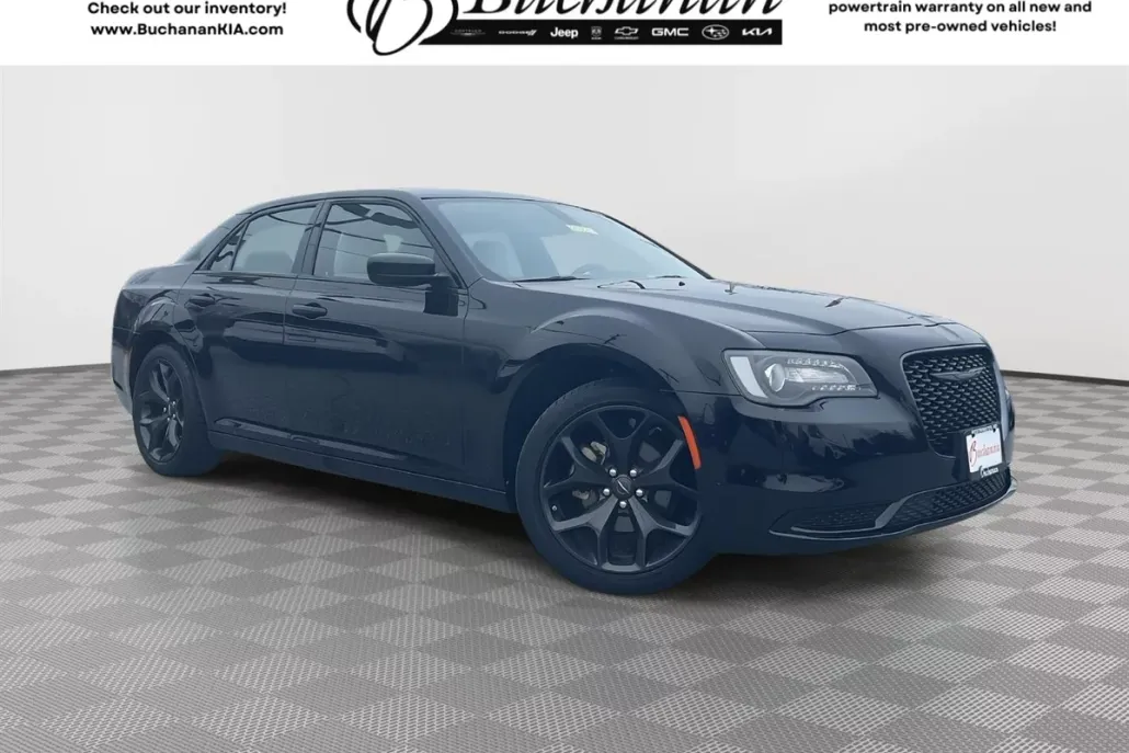 2022 Chrysler 300 Touring photo 1