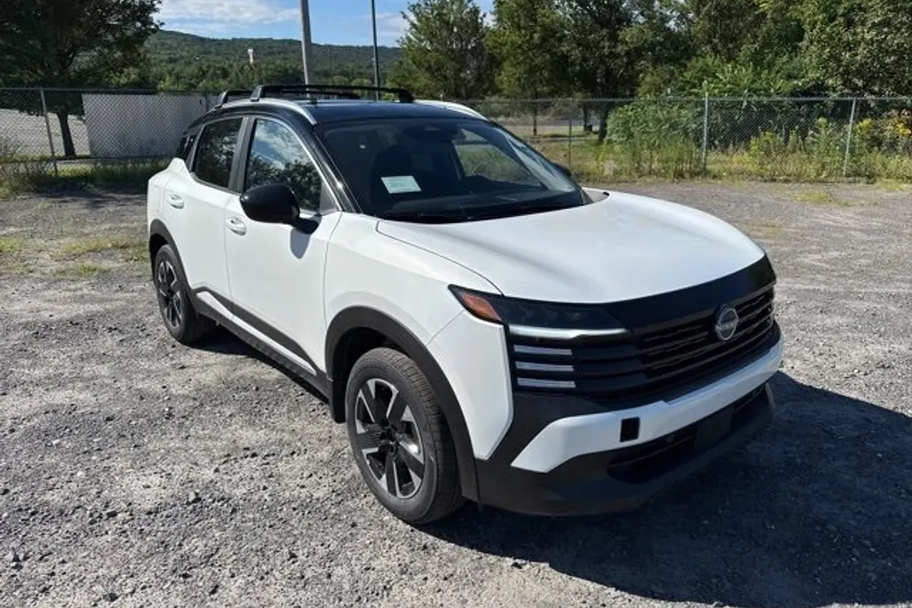 2025 Nissan Kicks SV photo 1
