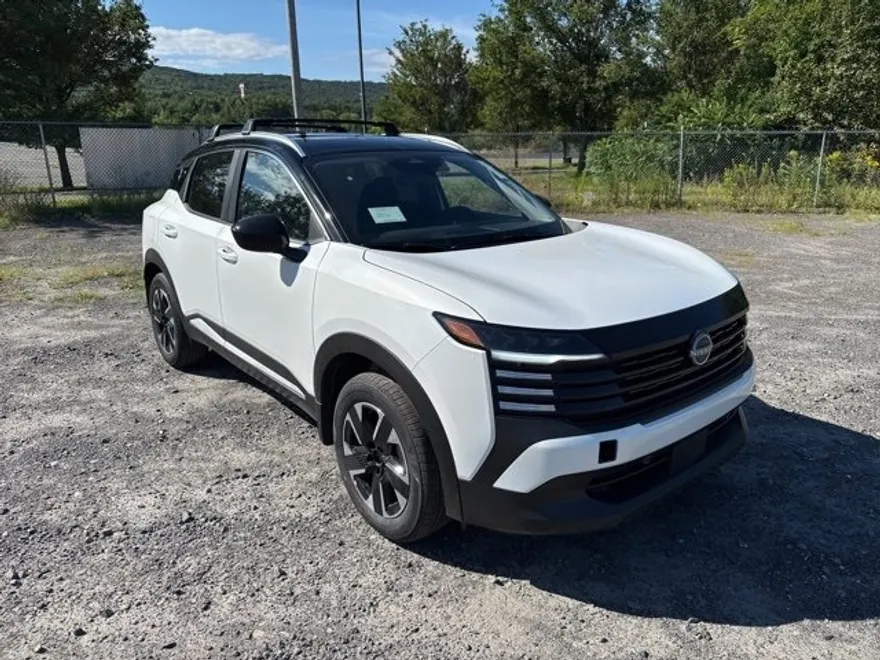 2025 Nissan Kicks SV photo 1