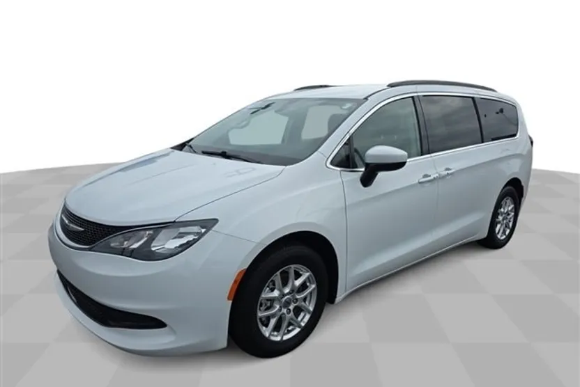 2021 Chrysler Voyager LXi photo 1