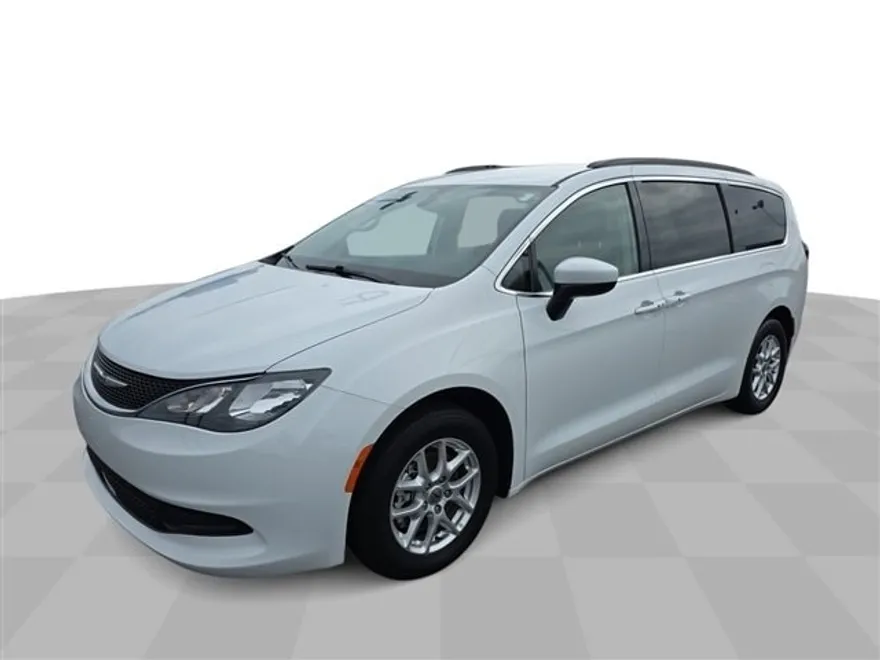 2021 Chrysler Voyager LXi photo 1