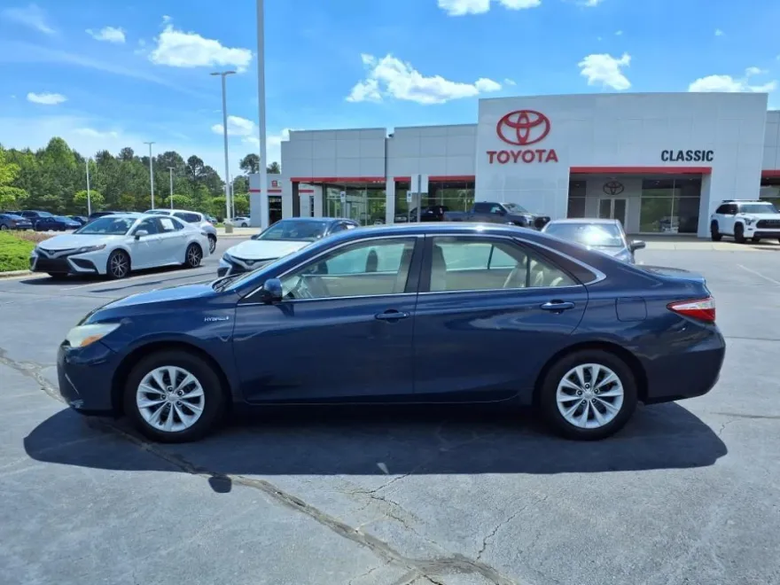 2015 Toyota Camry Hybrid LE photo 1