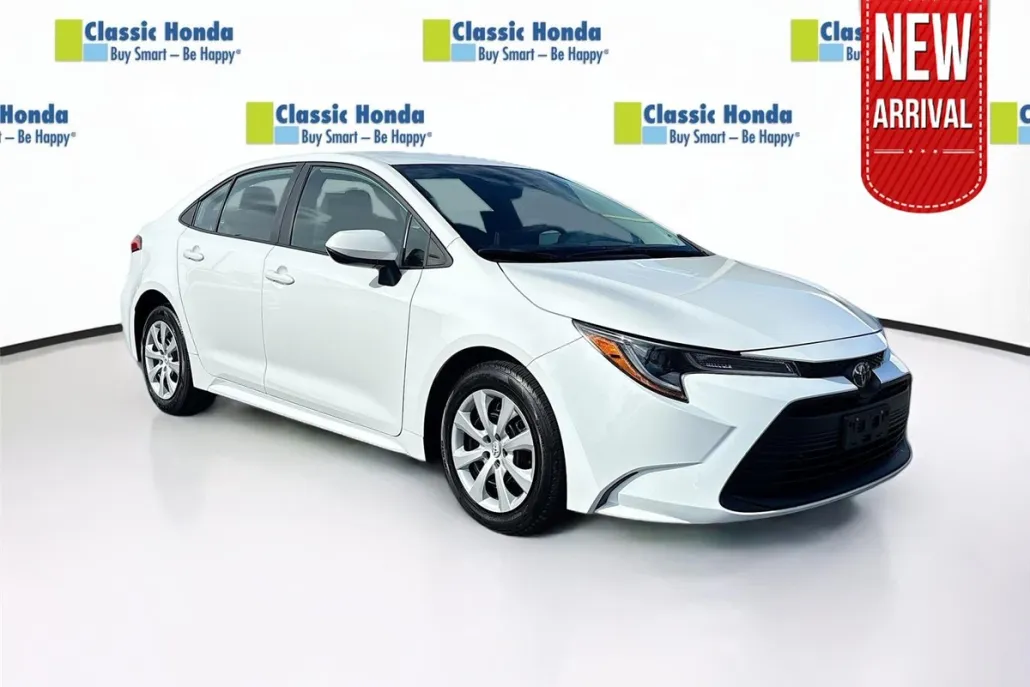2024 Toyota Corolla LE photo 1