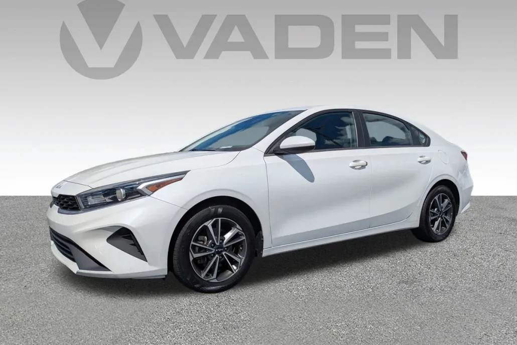 2022 Kia Forte LXS photo 1