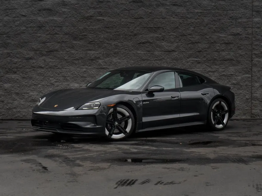 2025 Porsche Taycan photo 1