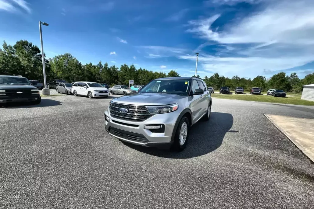 2024 Ford Explorer XLT photo 1