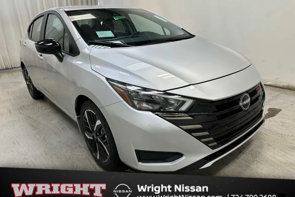 2025 Nissan Versa SR photo 1