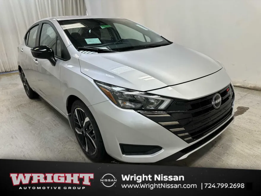 2025 Nissan Versa SR photo 1