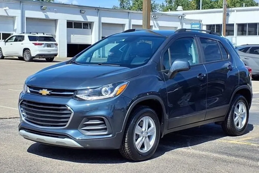 2022 Chevrolet Trax LT photo 1