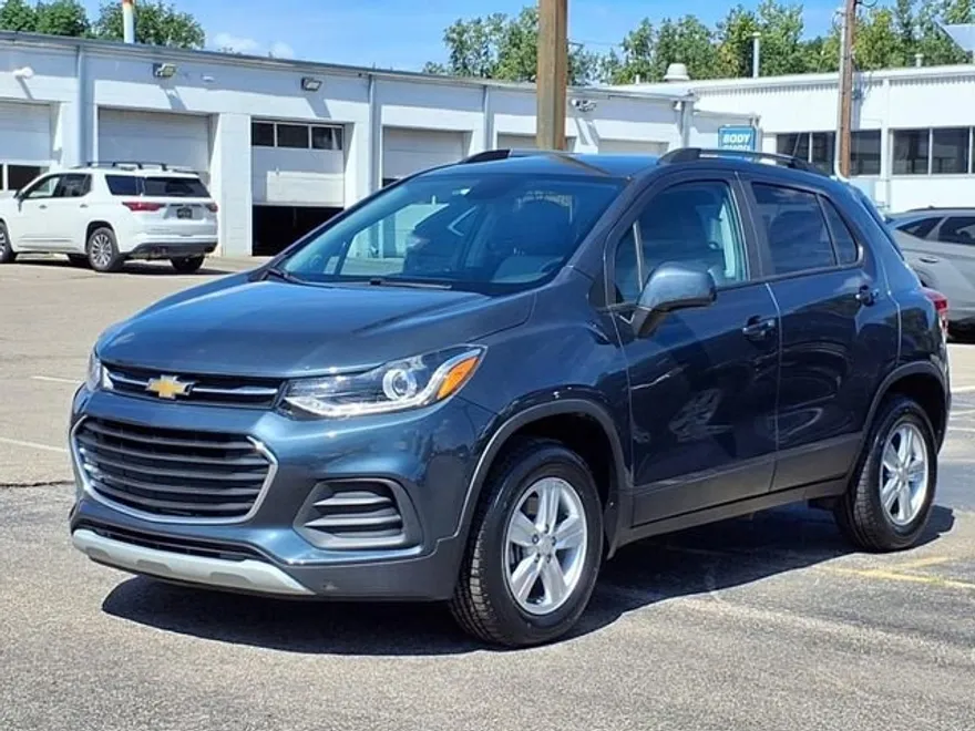 2022 Chevrolet Trax LT photo 1