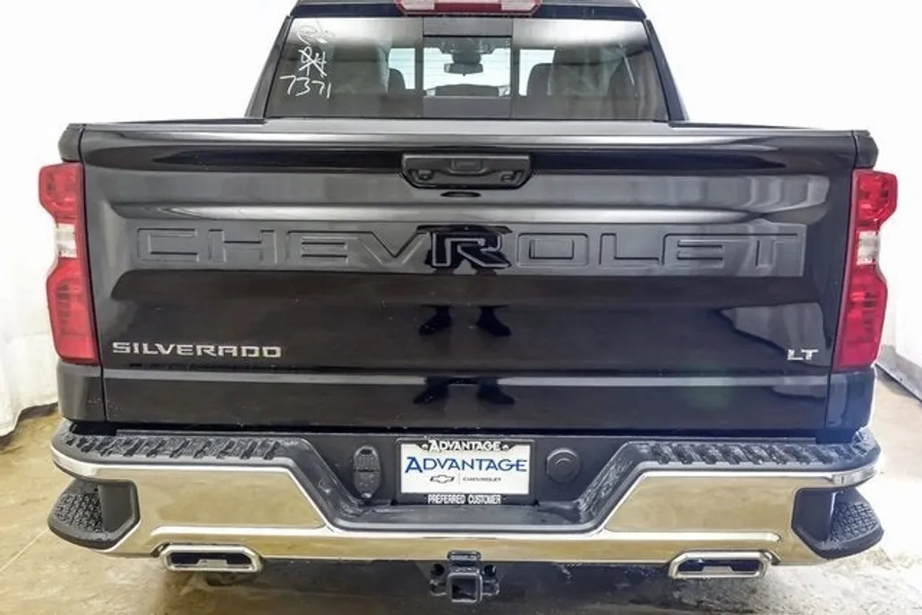 2026 Chevrolet Silverado 1500 LT photo 1