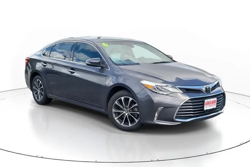 2018 Toyota Avalon XLE photo 1