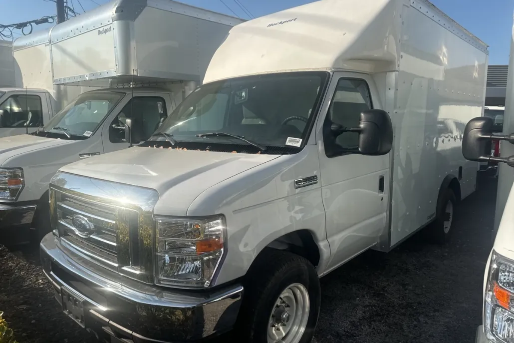 2025 Ford E-350 photo 1