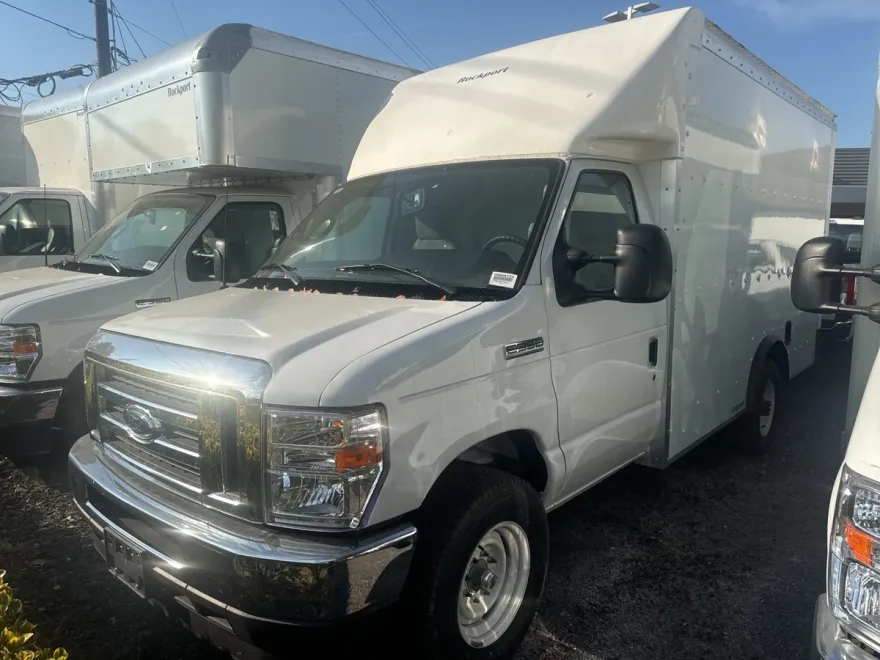2025 Ford E-350 photo 1
