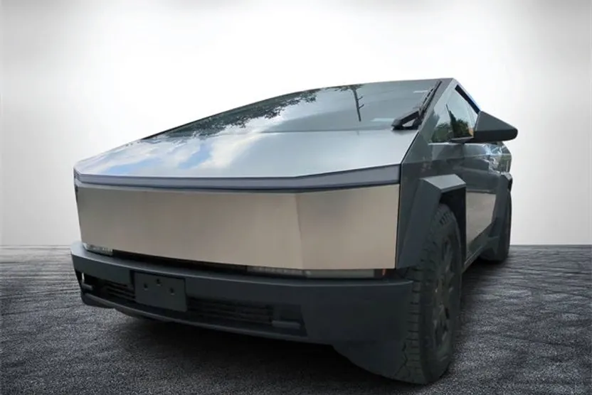 2024 Tesla Cybertruck photo 1