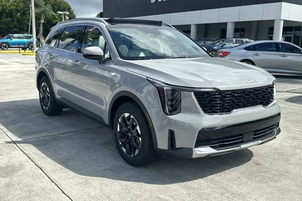2026 Kia Sorento S photo 1