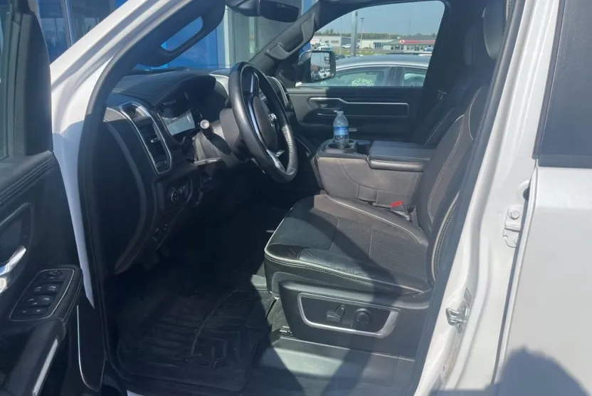 2023 Ram 1500 Laramie photo 1