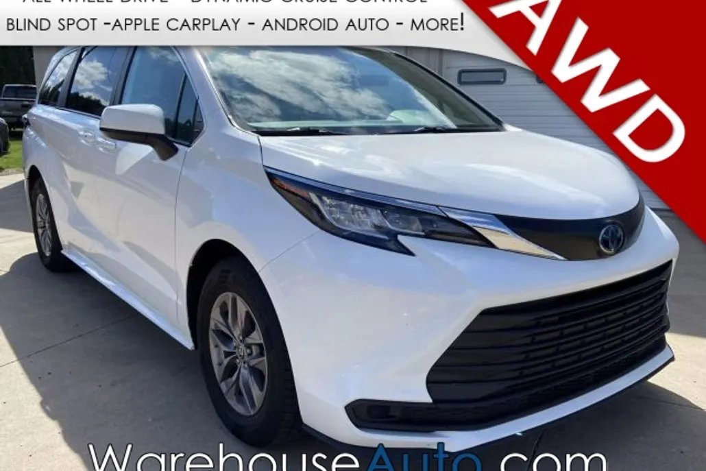 2023 Toyota Sienna LE photo 1