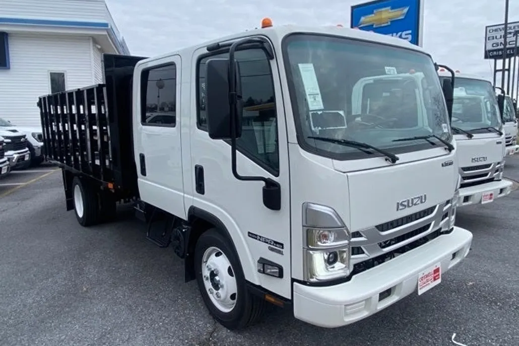 2024 Isuzu NPR photo 1