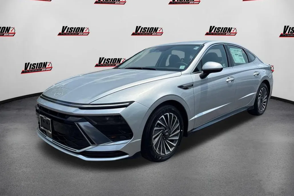 2025 Hyundai Sonata Hybrid SEL photo 1